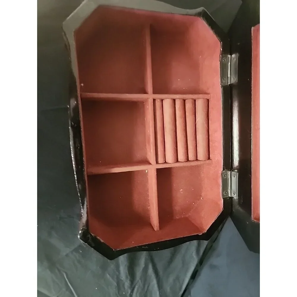 wooden jewelry box with violin pictured‎ on top